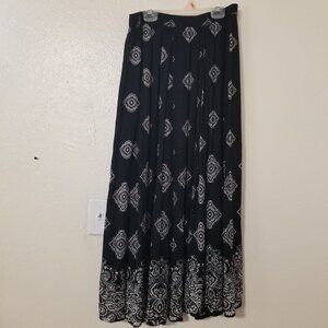 Lifestyle Maxi Skirt Womens Black White Medium Pleated Pull On